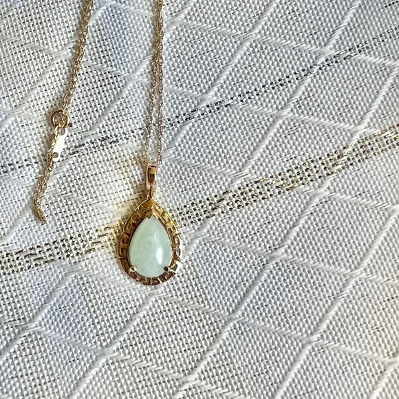 Green Jade Pendant Necklace 10K Gold Pendant, 14K Gold Chain - Picture 12 of 16